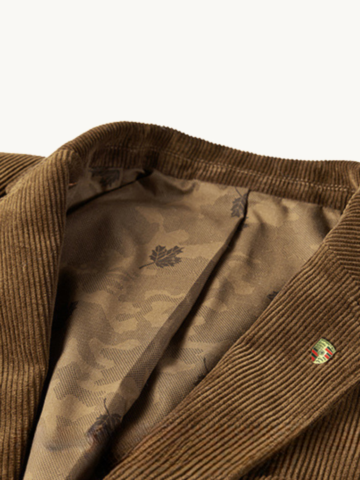 Col en velours côtelé marron et doublure à motif feuilles du blazer