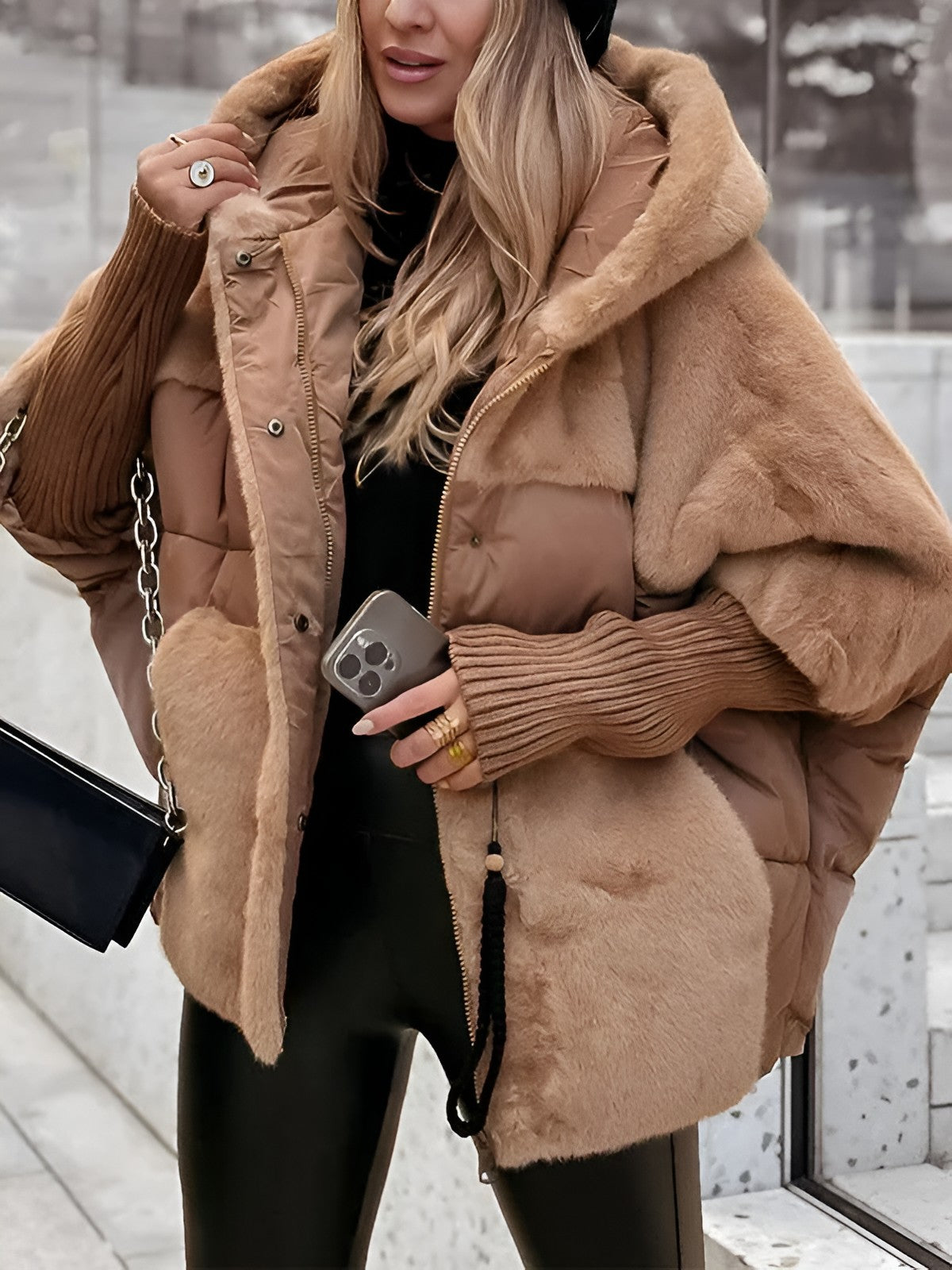 Doudoune oversize capuche pelucheuse, coloris camel, vue de face