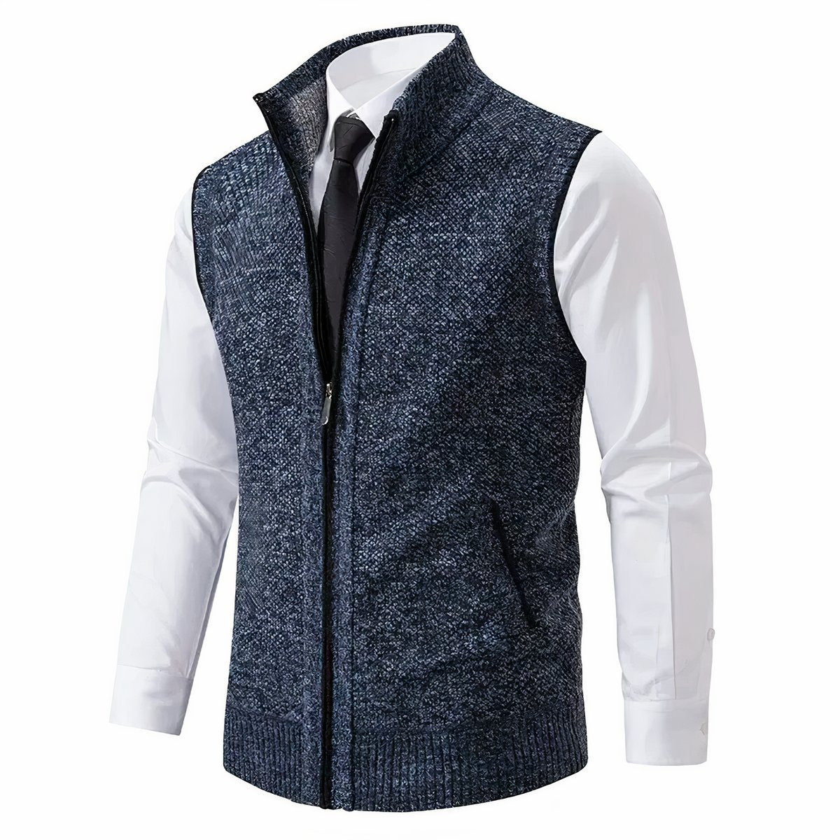 Gilet zippé sans manches bleu chiné, col montant, porté sur une chemise
