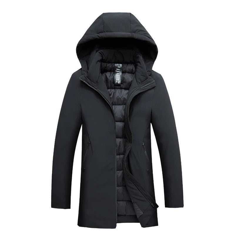 Parka noire à capuche, entrouverte sur sa doublure matelassée et son col montant