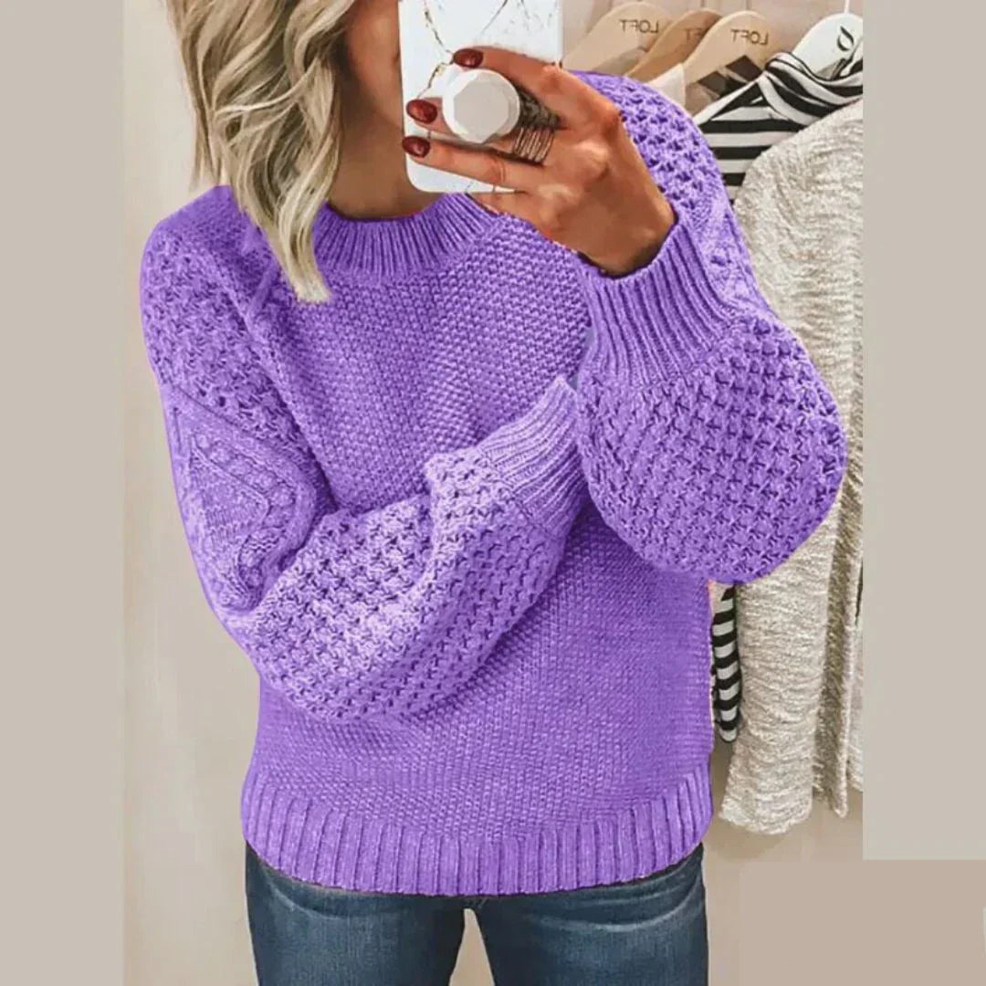 Pull manches gaufrées, coloris violet, porté en tenue