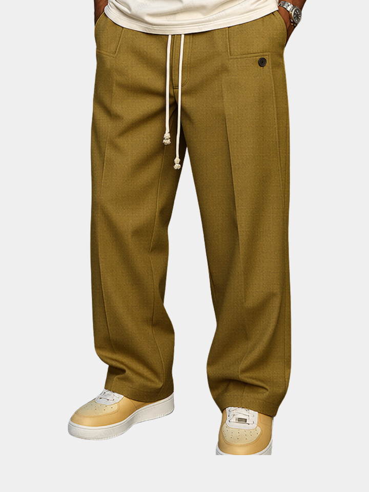 Pantalon large moutarde à pinces et cordon de serrage, détouré sur fond blanc