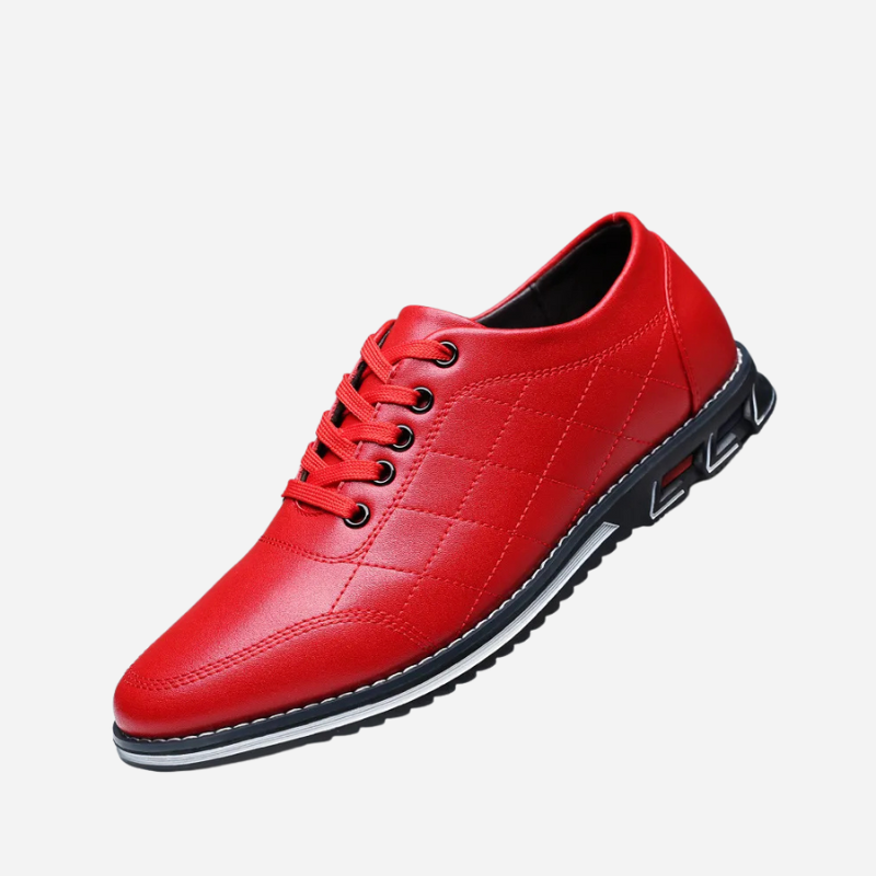 Basket basse en cuir matelassé, coloris rouge, vue de face