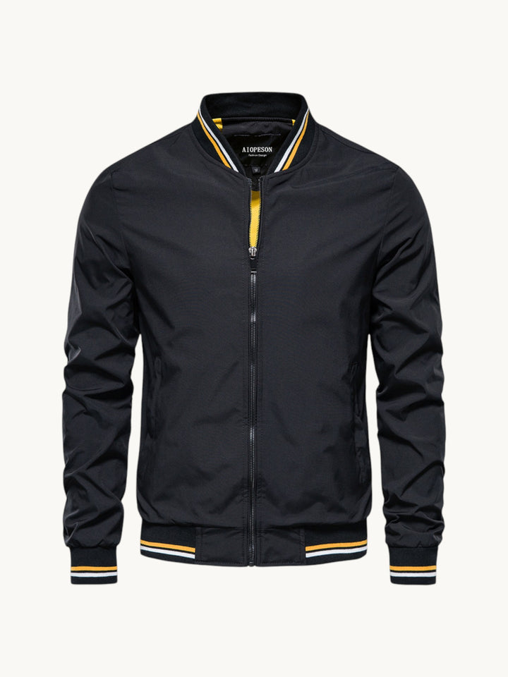 Blouson noir zippé à col montant avec rayures jaunes et blanches