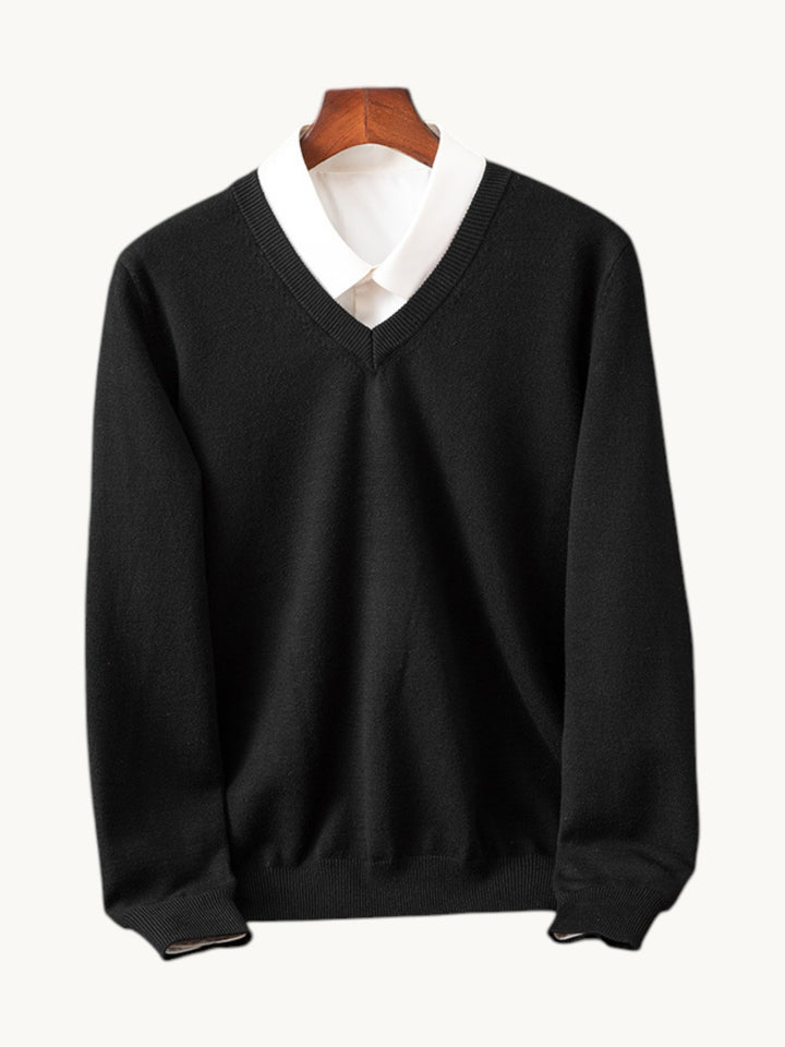 Pull en maille noire col V, manches longues, surpiqûres contrastantes visibles aux poignets