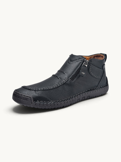 Bottine cuir noir avec fermeture éclair, détails piqûres apparentes et semelle texturée