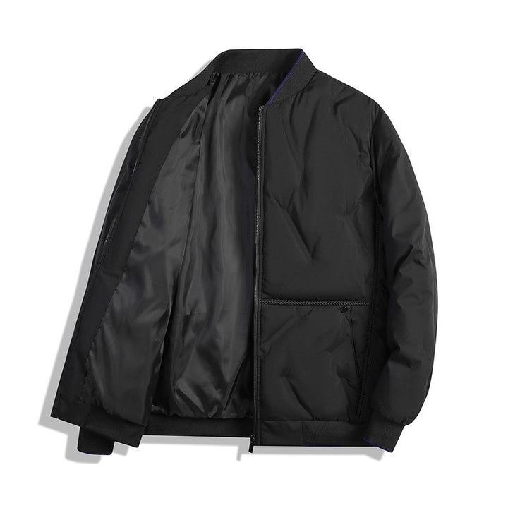 Veste matelassée noire ouverte à plat, col montant côtelé et fermeture zippée