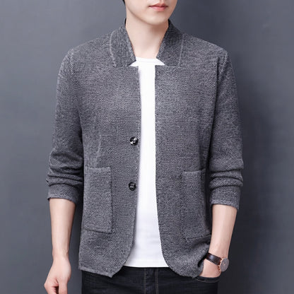Blazer en maille gris porté sur un t-shirt blanc, vue de face