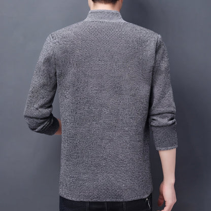 Dos d'un blazer en maille gris à manches longues