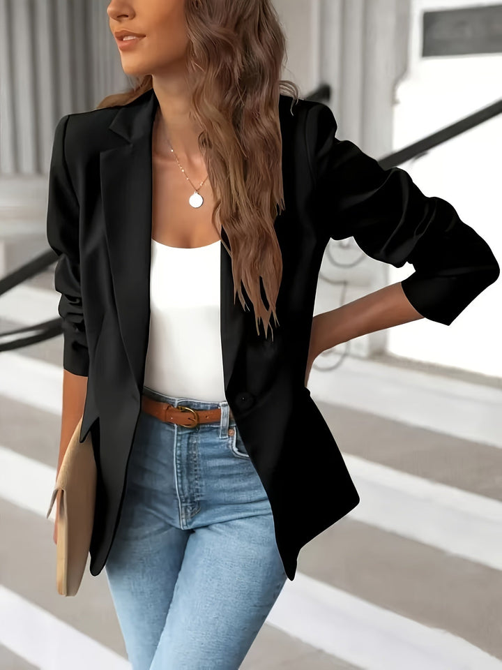 Blazer long ouvert, coloris noir, vu de face