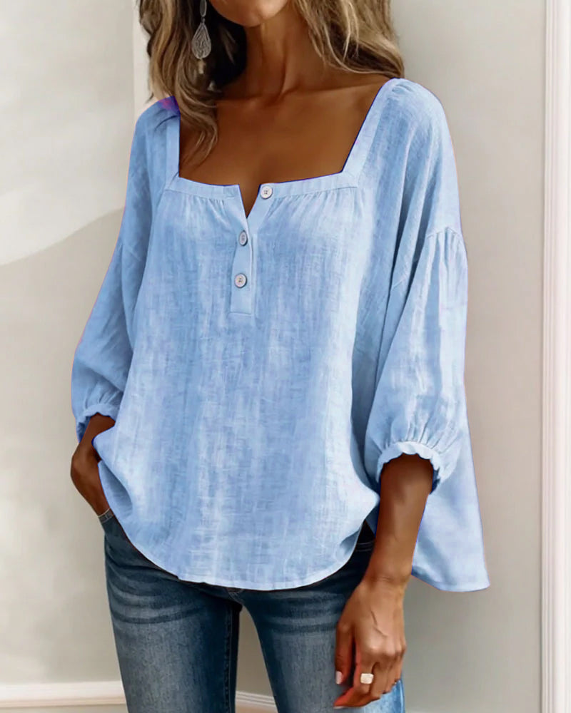 Blouse col carré ample, coloris bleu ciel, vue de trois quarts