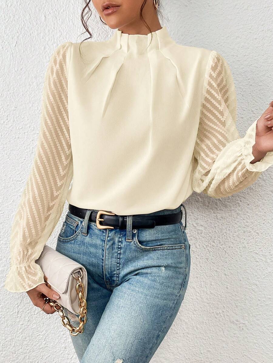 Blouse col montant plissée, coloris crème, vue de face