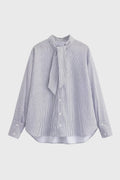 Blouse rayée col lavallière, coloris gris clair, présenté à plat