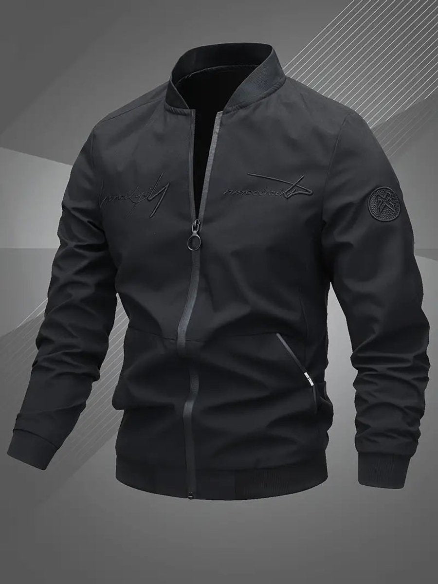Blouson aviateur noir à broderie ton sur ton, vue de trois quarts