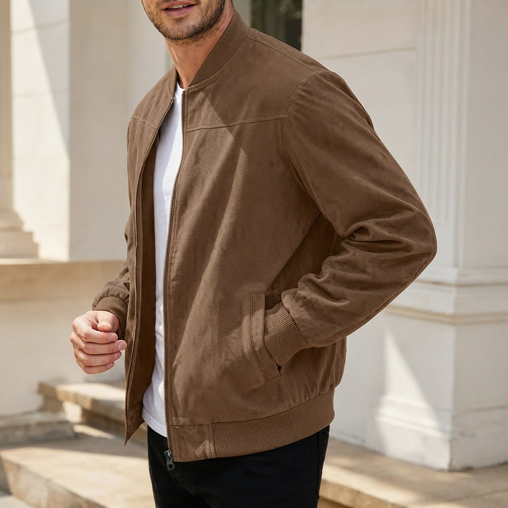 Blouson bomber marron aspect daim porté ouvert