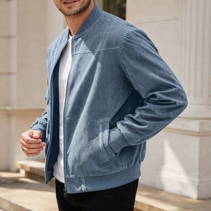 Blouson bomber bleu clair aspect daim porté ouvert