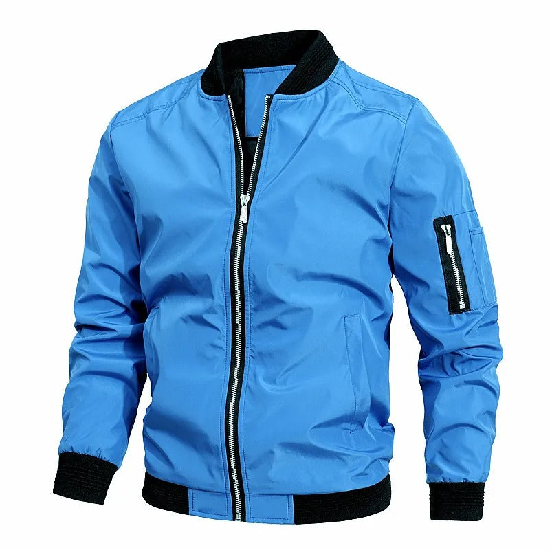 Blouson bomber bleu vif, bords côtes noirs, vue de trois quarts