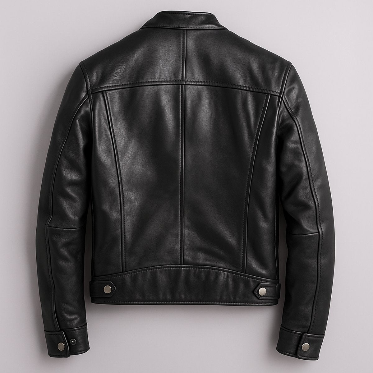 Dos du blouson motard noir avec empiècements et pattes à la taille