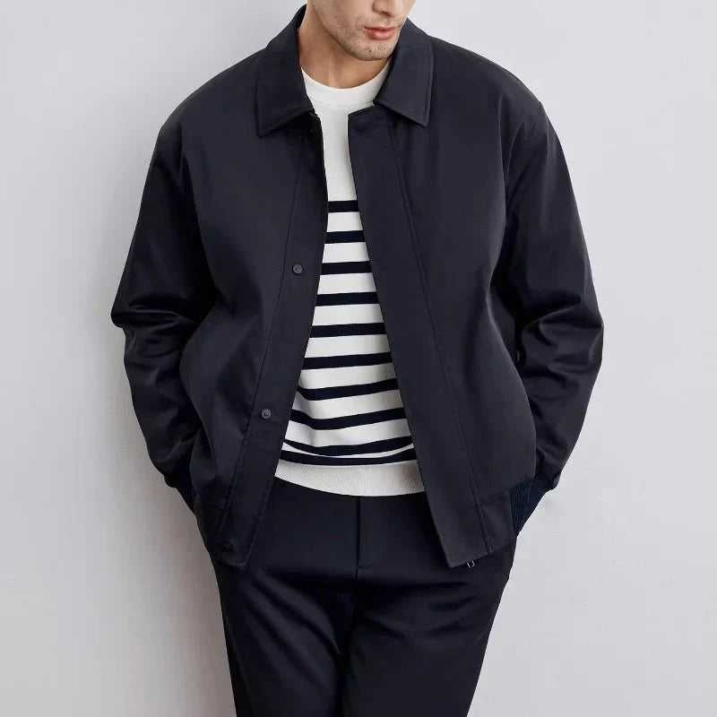 Blouson structuré col pointu, coloris bleu marine, vue de face