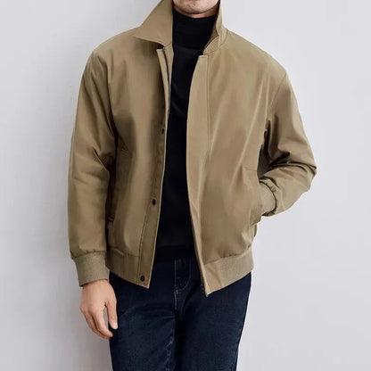 Blouson structuré col pointu, coloris kaki, vue de trois quarts