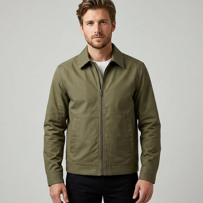 Blouson zippé kaki porté fermé, vue de face