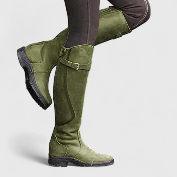 Botte cavalière vert olive à bride et boucle, vue de profil