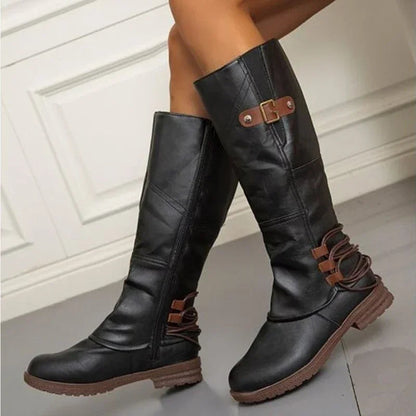 Bottes hautes à boucles, coloris noir, porté en tenue