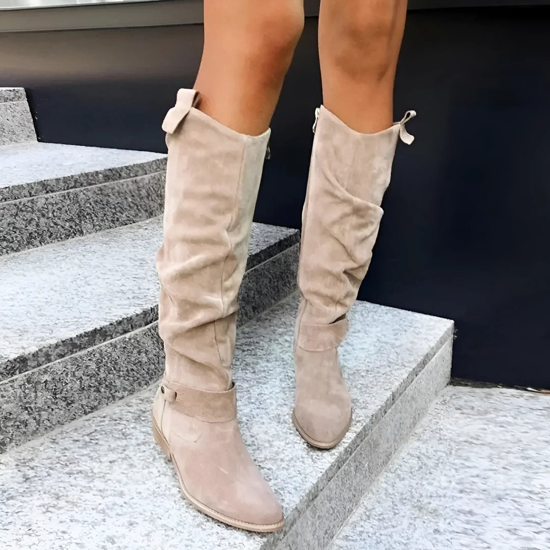 Bottes hautes beiges à tige froissée et talon bas, vue de face