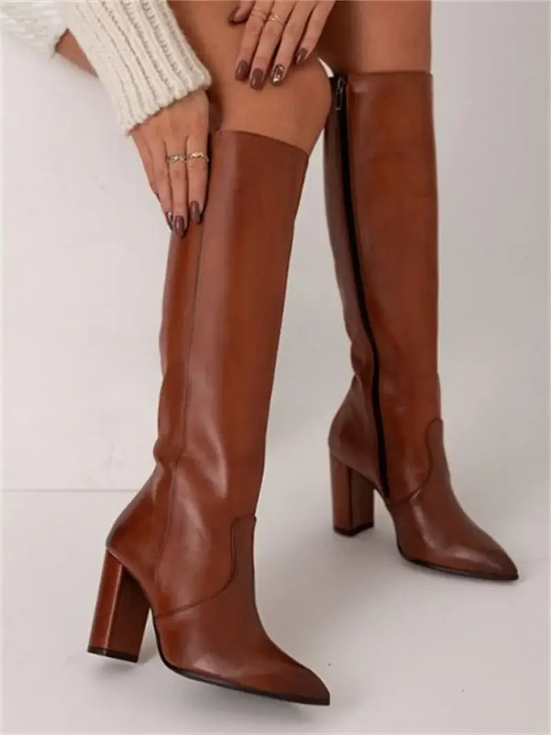 Bottes hautes bout pointu, coloris caramel, vue de trois quarts