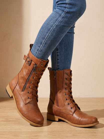 Bottes mi-mollet lacées, coloris caramel, porté en tenue