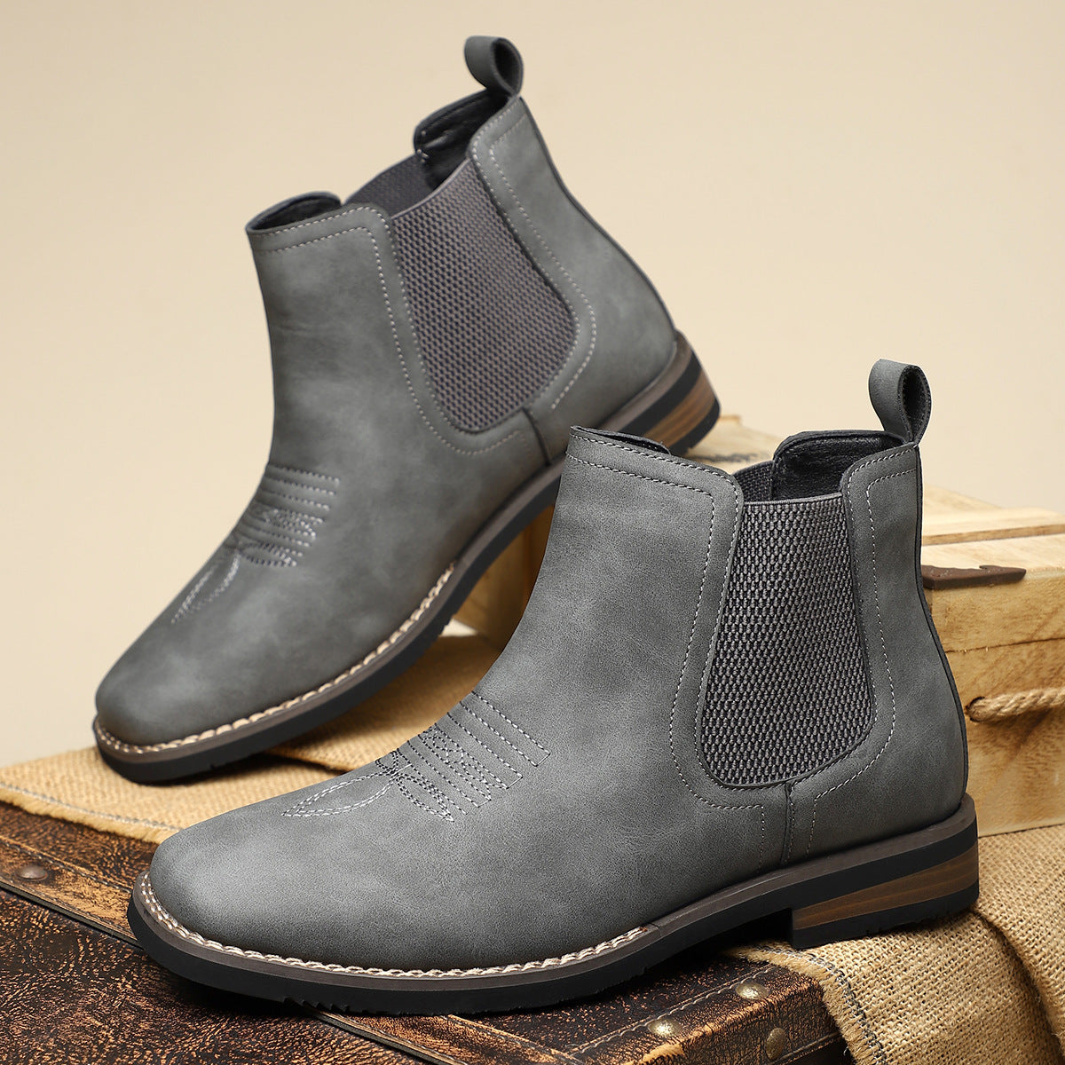 Bottine Chelsea en cuir, coloris gris, vue de face