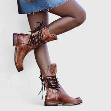 Bottines lacées cloutées