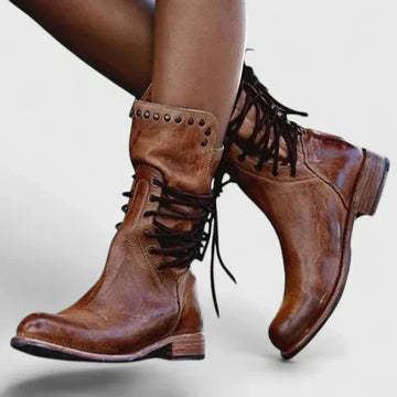 Bottines lacées cloutées