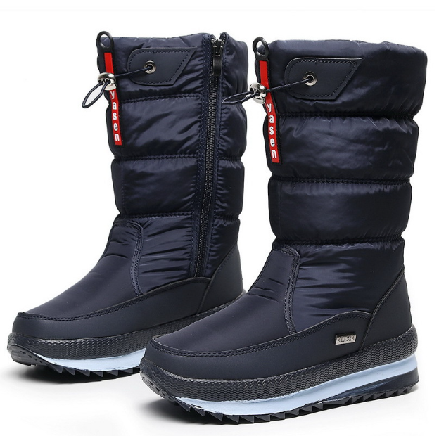 Paire de bottines matelassées bleu marine à cordon au col