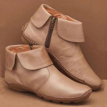 Bottines plates à rabat, beige