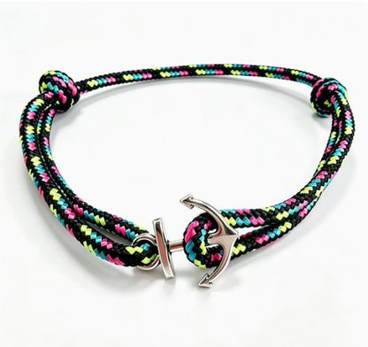 Bracelet en cordon noir moucheté de turquoise, rose et jaune, fermoir ancre argenté