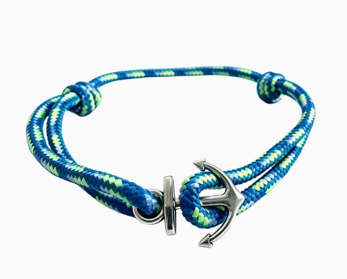 Bracelet en cordon bleu vif strié de vert et de jaune, fermoir ancre en métal argenté