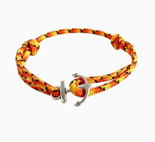 Bracelet en cordon orange et jaune moucheté de noir, ancre argentée posée au centre