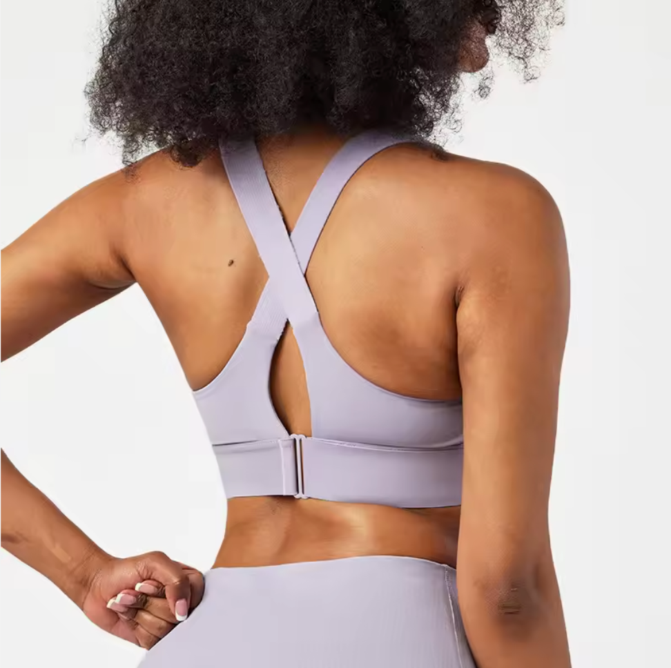 Brassière ajustable à fermeture devant, en vue rapprochée