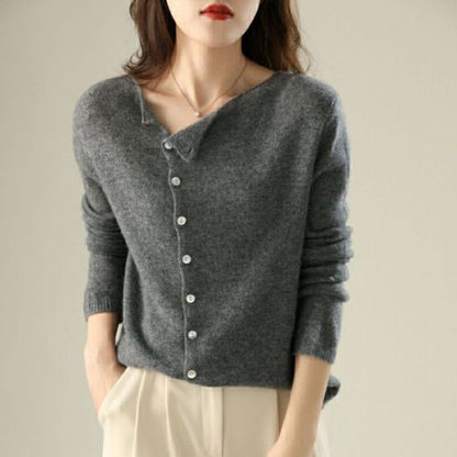 Cardigan à boutons asymétriques, coloris gris, porté en tenue, vue 2