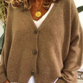 Cardigan boutonné à col V, coloris marron clair, vu de face