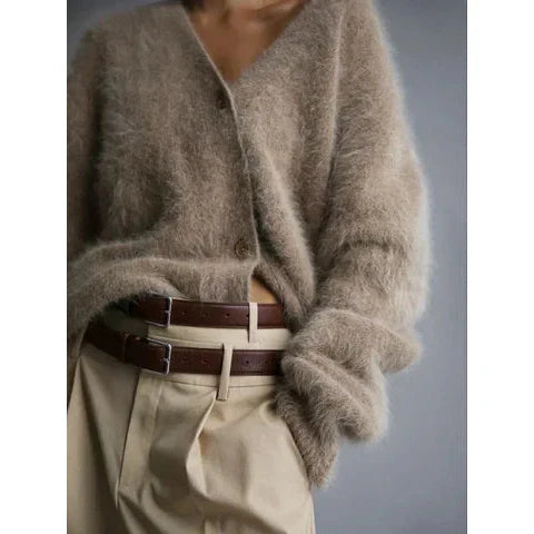Cardigan duveteux col V, coloris beige, porté en tenue, vue 2