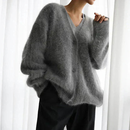 Cardigan duveteux col V, coloris gris, porté en tenue, vue 2