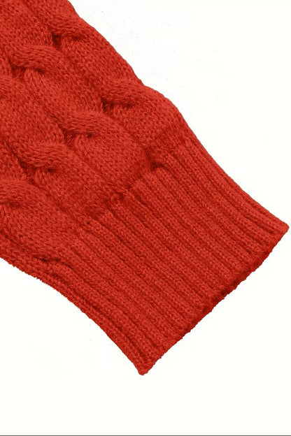 Détail du poignet côtelé d'un cardigan en maille torsadée