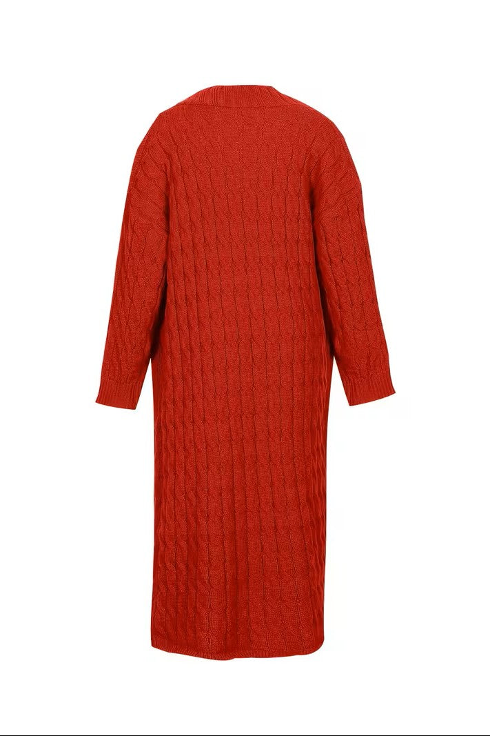 Cardigan long rouge en maille torsadée, vue de dos à plat