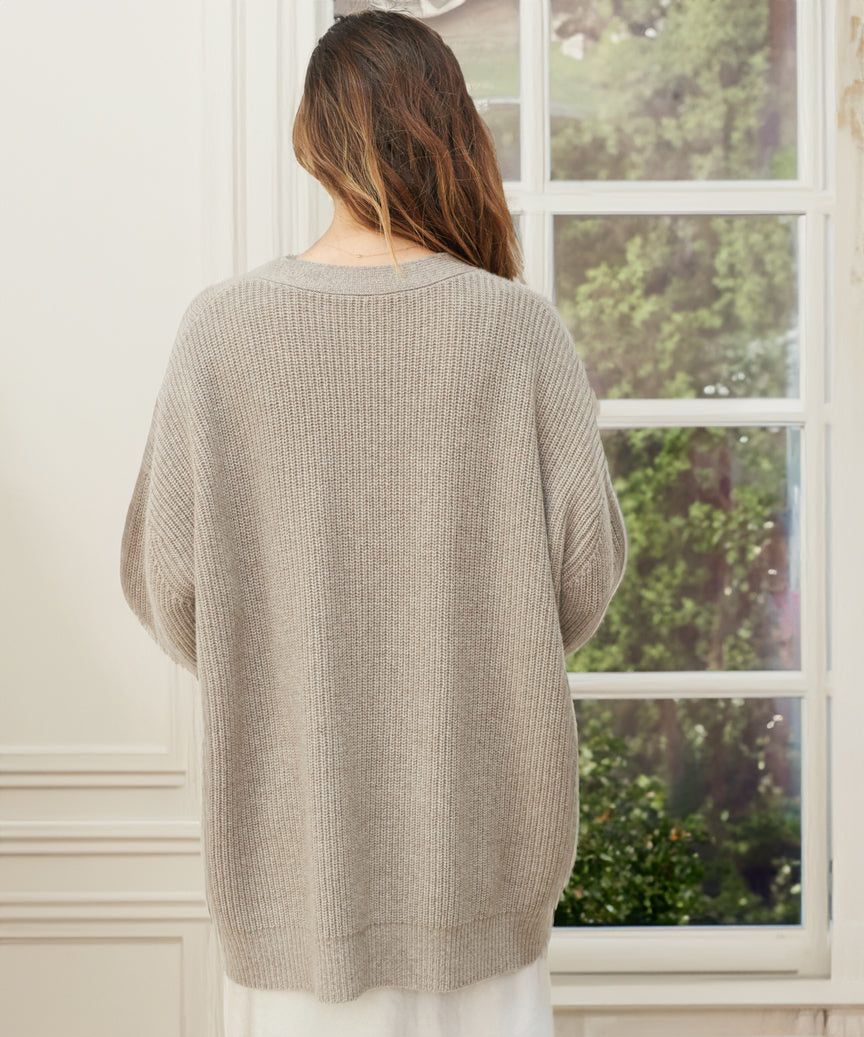 Cardigan oversize à col en V, coloris beige, vu de dos