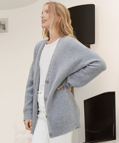 Cardigan oversize à col en V, coloris gris, vu de profil