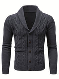 Cardigan gris ardoise à col châle et torsades, fermé par cinq boutons, sur buste invisible