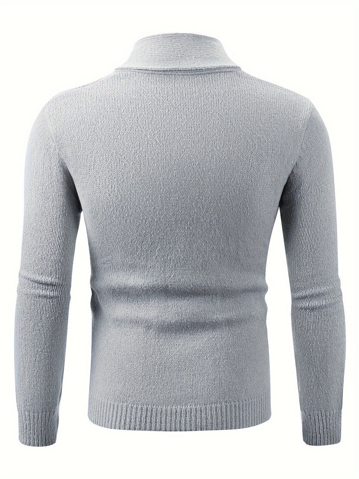 Dos du cardigan gris clair, maille lisse sans torsade et large bord-côte dans le bas