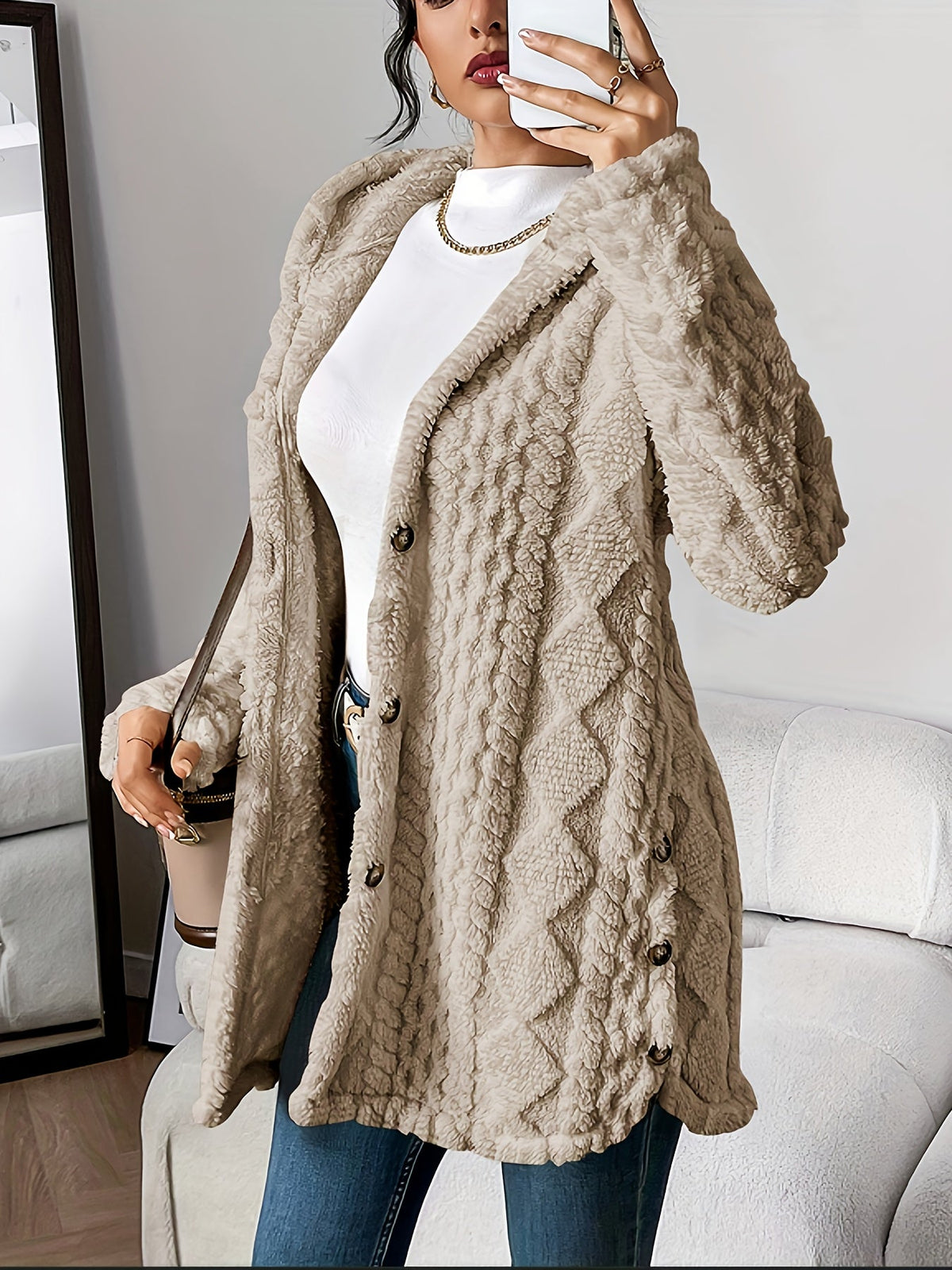 Cardigan torsadé à capuche, coloris pierre, porté en tenue, vue 2